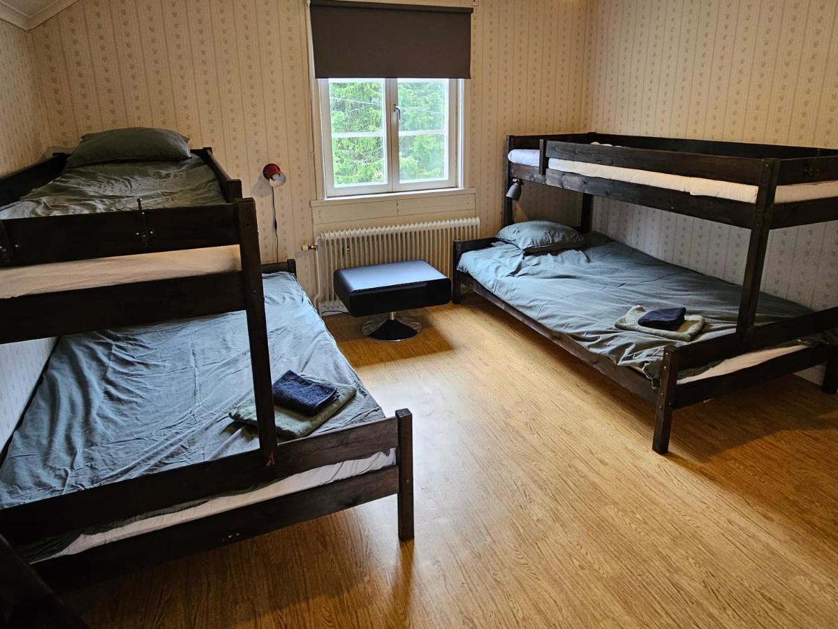 Mysigt Hus Med Utsikt Oever Fjaell Och Aelv. Jarpen Luaran gambar